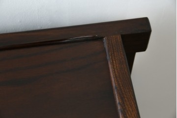 中古　ニレ材　格子意匠が特徴的な引き出し付き水屋箪笥サイドボード　(R-085861)