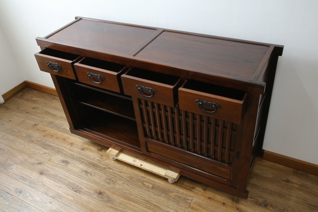 中古　ニレ材　格子意匠が特徴的な引き出し付き水屋箪笥サイドボード　(R-085861)