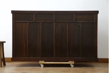 中古　ニレ材　格子意匠が特徴的な引き出し付き水屋箪笥サイドボード　(R-085861)