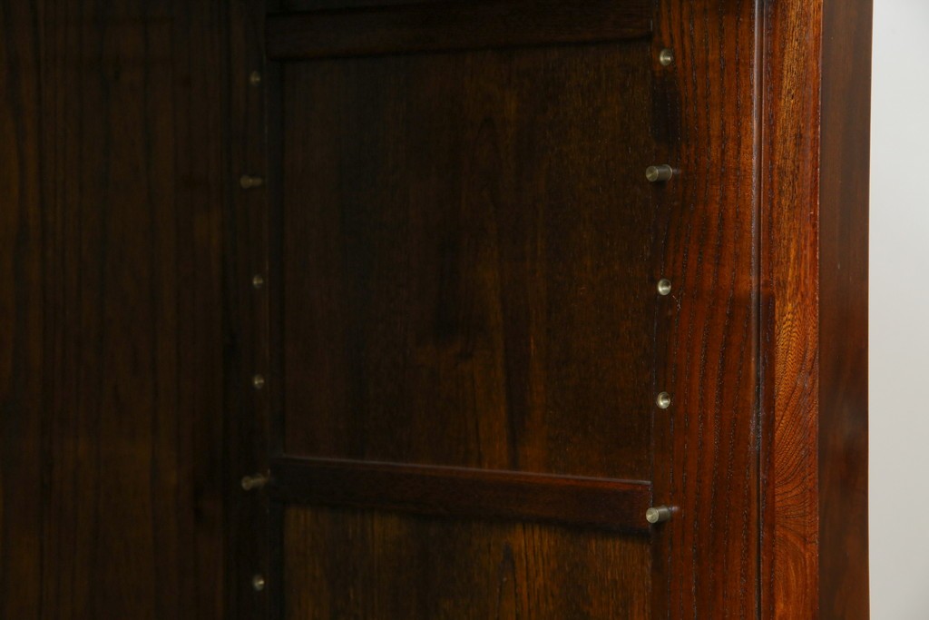 中古　ニレ材　格子意匠が特徴的な引き出し付き水屋箪笥サイドボード　(R-085861)