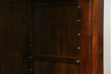 中古　ニレ材　格子意匠が特徴的な引き出し付き水屋箪笥サイドボード　(R-085861)