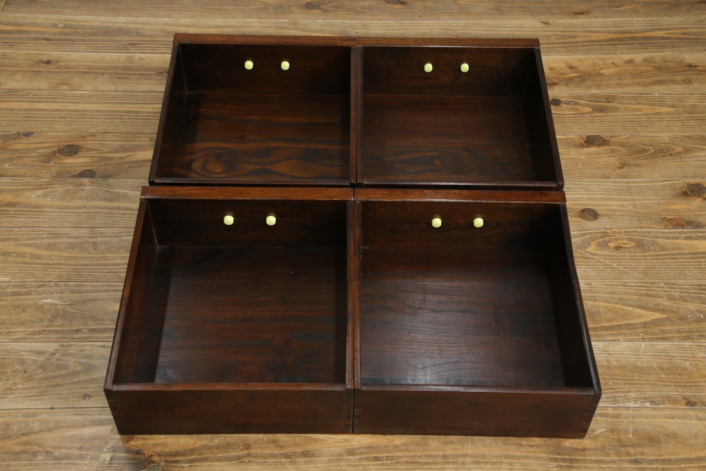 中古　ニレ材　格子意匠が特徴的な引き出し付き水屋箪笥サイドボード　(R-085861)