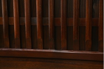 中古　ニレ材　格子意匠が特徴的な引き出し付き水屋箪笥サイドボード　(R-085861)