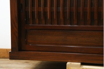 中古　ニレ材　格子意匠が特徴的な引き出し付き水屋箪笥サイドボード　(R-085861)