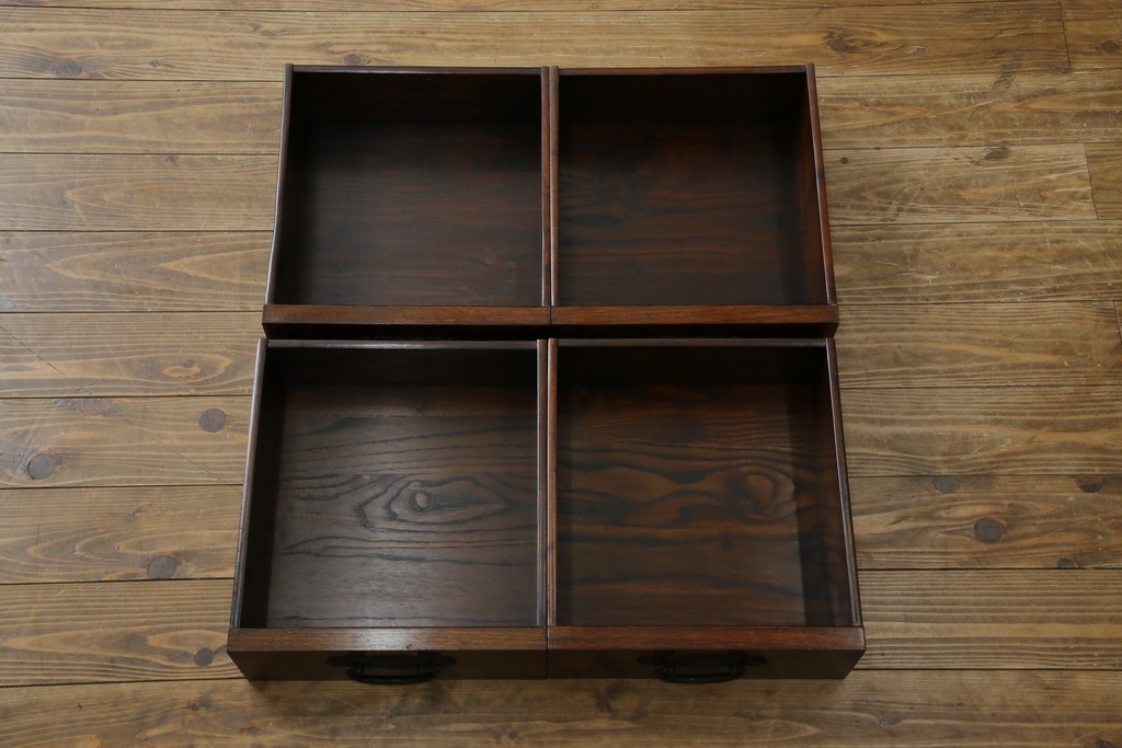 中古　ニレ材　格子意匠が特徴的な引き出し付き水屋箪笥サイドボード　(R-085861)