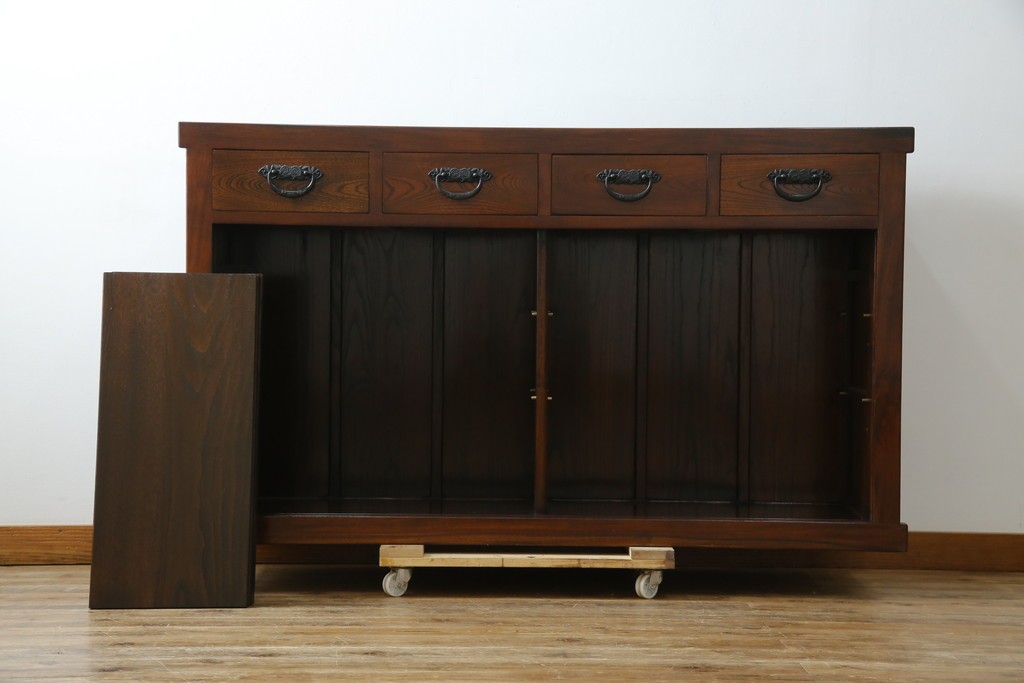 中古　ニレ材　格子意匠が特徴的な引き出し付き水屋箪笥サイドボード　(R-085861)