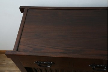 中古　ニレ材　格子意匠が特徴的な引き出し付き水屋箪笥サイドボード　(R-085861)