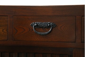 中古　ニレ材　格子意匠が特徴的な引き出し付き水屋箪笥サイドボード　(R-085861)