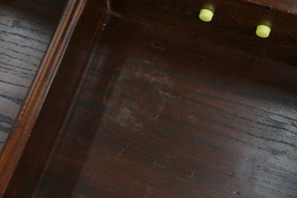 中古　ニレ材　格子意匠が特徴的な引き出し付き水屋箪笥サイドボード　(R-085861)