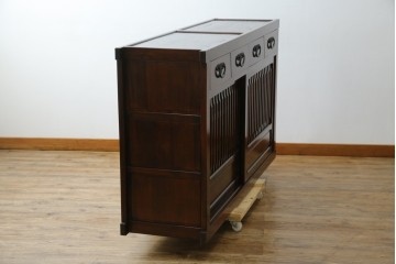 中古　ニレ材　格子意匠が特徴的な引き出し付き水屋箪笥サイドボード　(R-085861)