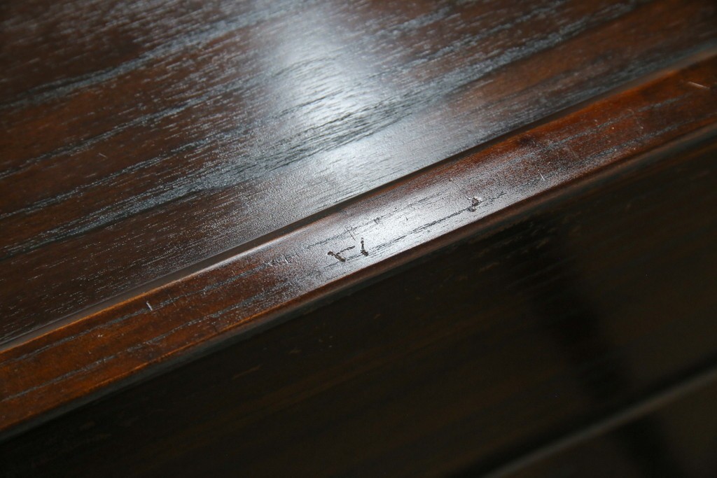 中古　ニレ材　格子意匠が特徴的な引き出し付き水屋箪笥サイドボード　(R-085861)