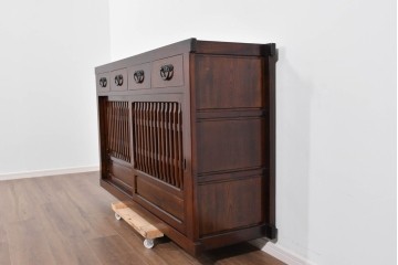 中古　ニレ材　格子意匠が特徴的な引き出し付き水屋箪笥サイドボード　(R-085861)