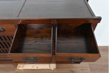 中古　ニレ材　格子意匠が特徴的な引き出し付き水屋箪笥サイドボード　(R-085861)