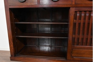 中古　ニレ材　格子意匠が特徴的な引き出し付き水屋箪笥サイドボード　(R-085861)