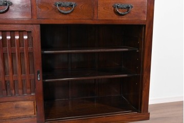 中古　ニレ材　格子意匠が特徴的な引き出し付き水屋箪笥サイドボード　(R-085861)