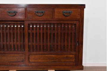 中古　ニレ材　格子意匠が特徴的な引き出し付き水屋箪笥サイドボード　(R-085861)