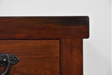 中古　ニレ材　格子意匠が特徴的な引き出し付き水屋箪笥サイドボード　(R-085861)