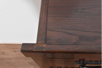 中古　ニレ材　格子意匠が特徴的な引き出し付き水屋箪笥サイドボード　(R-085861)