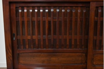 中古　ニレ材　格子意匠が特徴的な引き出し付き水屋箪笥サイドボード　(R-085861)