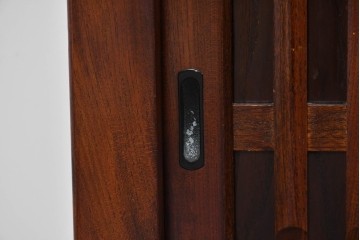 中古　ニレ材　格子意匠が特徴的な引き出し付き水屋箪笥サイドボード　(R-085861)