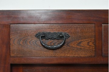 中古　ニレ材　格子意匠が特徴的な引き出し付き水屋箪笥サイドボード　(R-085861)