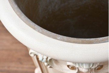 中古　イタリア高級家具　SILIK(シリック)　パステル彩色のレリーフ装飾が華やかな傘立て　定価約46万円　(R-085863)