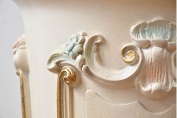 中古　イタリア高級家具　SILIK(シリック)　パステル彩色のレリーフ装飾が華やかな傘立て　定価約46万円　(R-085863)