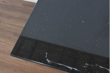 中古　ネオダヴィンチ(Neo Da Vinci)取り扱い　ネロ・マルキニア大理石　重厚な大理石天板のローテーブル　定価約100万円　(R-085864)