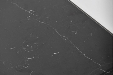 中古　ネオダヴィンチ(Neo Da Vinci)取り扱い　ネロ・マルキニア大理石　重厚な大理石天板のローテーブル　定価約100万円　(R-085864)