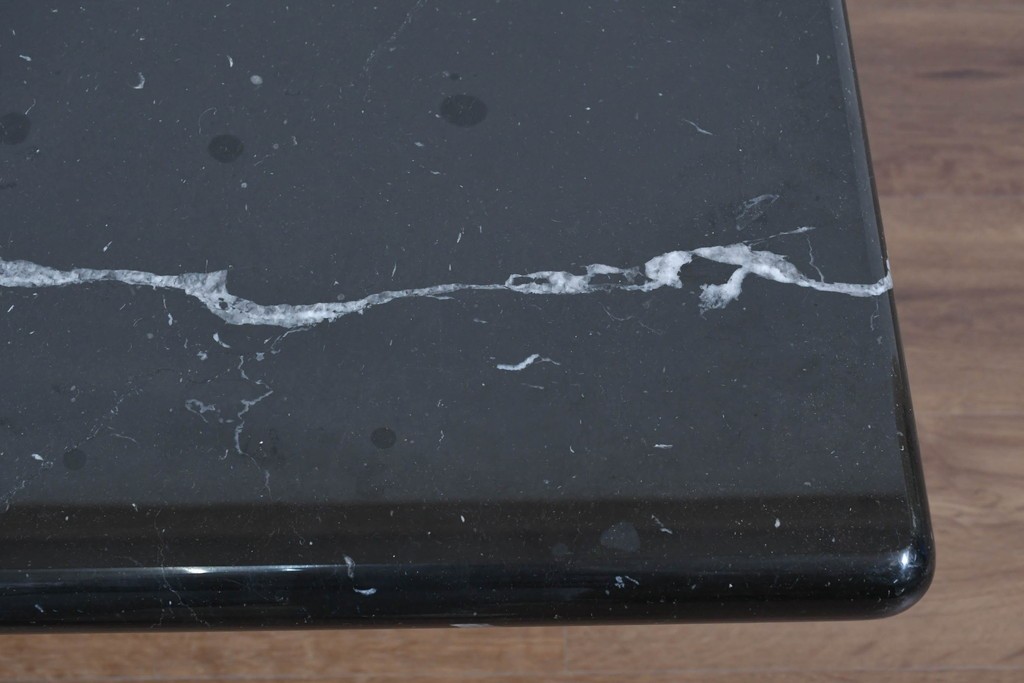 中古　ネオダヴィンチ(Neo Da Vinci)取り扱い　ネロ・マルキニア大理石　重厚な大理石天板のローテーブル　定価約100万円　(R-085864)