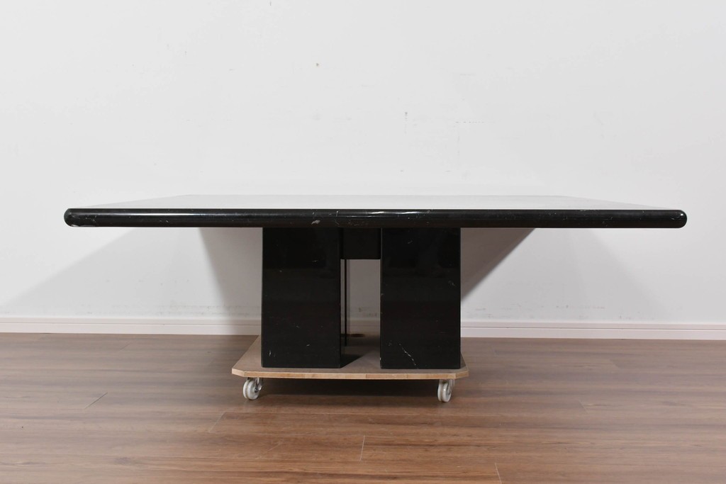 中古　ネオダヴィンチ(Neo Da Vinci)取り扱い　ネロ・マルキニア大理石　重厚な大理石天板のローテーブル　定価約100万円　(R-085864)