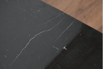 中古　ネオダヴィンチ(Neo Da Vinci)取り扱い　ネロ・マルキニア大理石　重厚な大理石天板のローテーブル　定価約100万円　(R-085864)