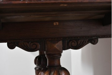 イギリスアンティーク　オーク材　バルボスレッグと細部の彫刻装飾が魅力のドローリーフテーブル　(R-085865)