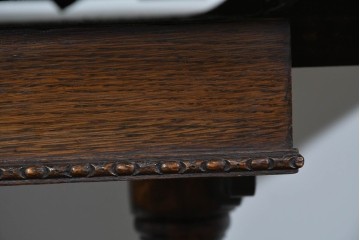 イギリスアンティーク　オーク材　バルボスレッグと細部の彫刻装飾が魅力のドローリーフテーブル　(R-085865)