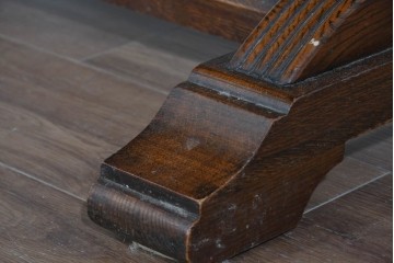 イギリスアンティーク　オーク材　バルボスレッグと細部の彫刻装飾が魅力のドローリーフテーブル　(R-085865)