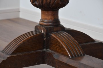 イギリスアンティーク　オーク材　バルボスレッグと細部の彫刻装飾が魅力のドローリーフテーブル　(R-085865)