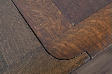 イギリスアンティーク　オーク材　バルボスレッグと細部の彫刻装飾が魅力のドローリーフテーブル　(R-085865)