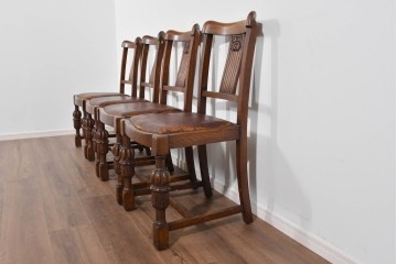 イギリスアンティーク　オーク材　存在感のある彫刻装飾とバルボスレッグが素敵なダイニングチェア4脚セット　(R-085866)