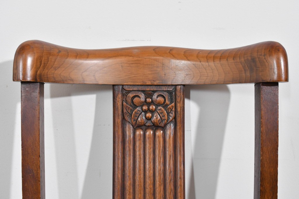 イギリスアンティーク　オーク材　存在感のある彫刻装飾とバルボスレッグが素敵なダイニングチェア4脚セット　(R-085866)