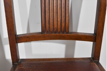 イギリスアンティーク　オーク材　存在感のある彫刻装飾とバルボスレッグが素敵なダイニングチェア4脚セット　(R-085866)