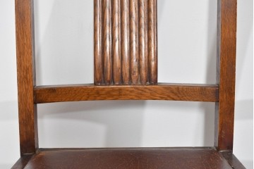 イギリスアンティーク　オーク材　存在感のある彫刻装飾とバルボスレッグが素敵なダイニングチェア4脚セット　(R-085866)