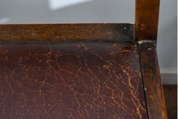 イギリスアンティーク　オーク材　存在感のある彫刻装飾とバルボスレッグが素敵なダイニングチェア4脚セット　(R-085866)