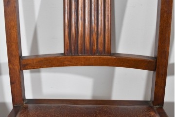 イギリスアンティーク　オーク材　存在感のある彫刻装飾とバルボスレッグが素敵なダイニングチェア4脚セット　(R-085866)