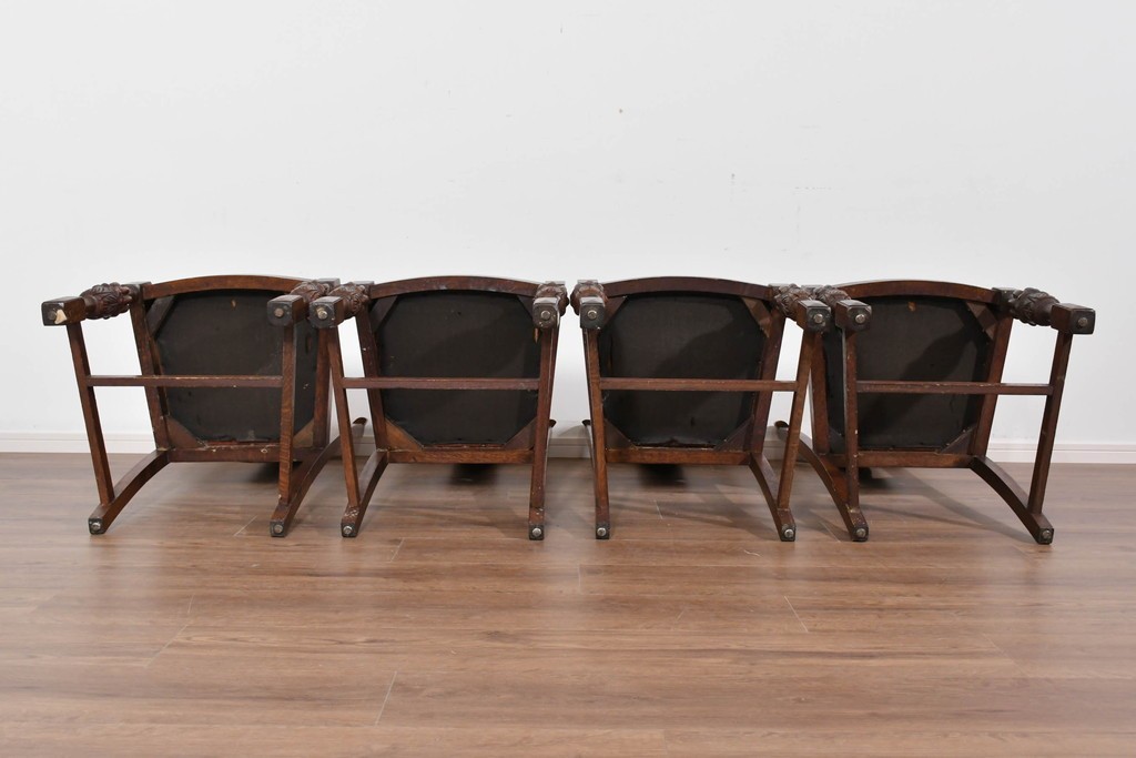 イギリスアンティーク　オーク材　存在感のある彫刻装飾とバルボスレッグが素敵なダイニングチェア4脚セット　(R-085866)