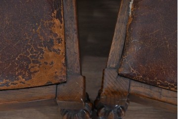 イギリスアンティーク　オーク材　存在感のある彫刻装飾とバルボスレッグが素敵なダイニングチェア4脚セット　(R-085866)