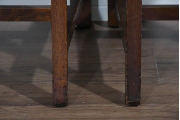 イギリスアンティーク　オーク材　存在感のある彫刻装飾とバルボスレッグが素敵なダイニングチェア4脚セット　(R-085866)