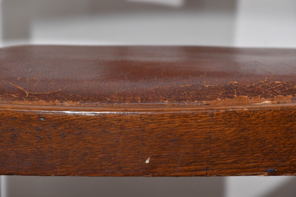 イギリスアンティーク　オーク材　存在感のある彫刻装飾とバルボスレッグが素敵なダイニングチェア4脚セット　(R-085866)