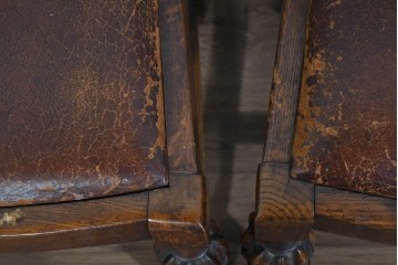 イギリスアンティーク　オーク材　存在感のある彫刻装飾とバルボスレッグが素敵なダイニングチェア4脚セット　(R-085866)