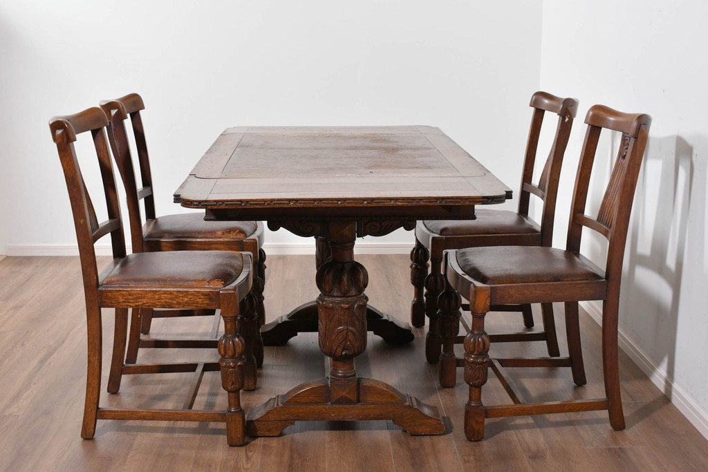 イギリスアンティーク　オーク材　存在感のある彫刻装飾とバルボスレッグが素敵なダイニングチェア4脚セット　(R-085866)