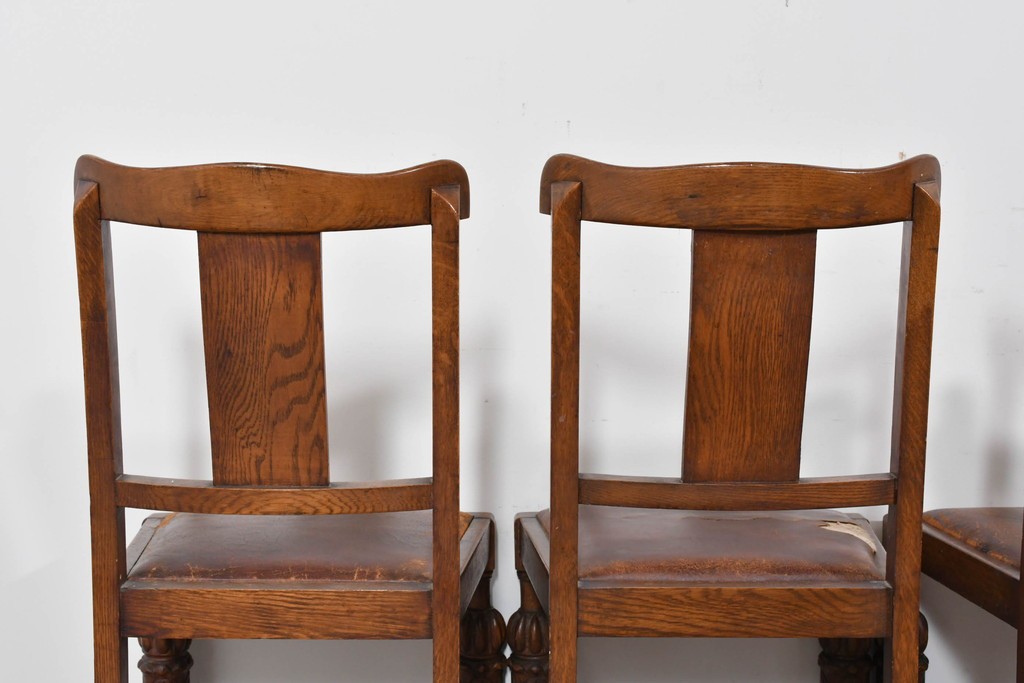 イギリスアンティーク　オーク材　存在感のある彫刻装飾とバルボスレッグが素敵なダイニングチェア4脚セット　(R-085866)